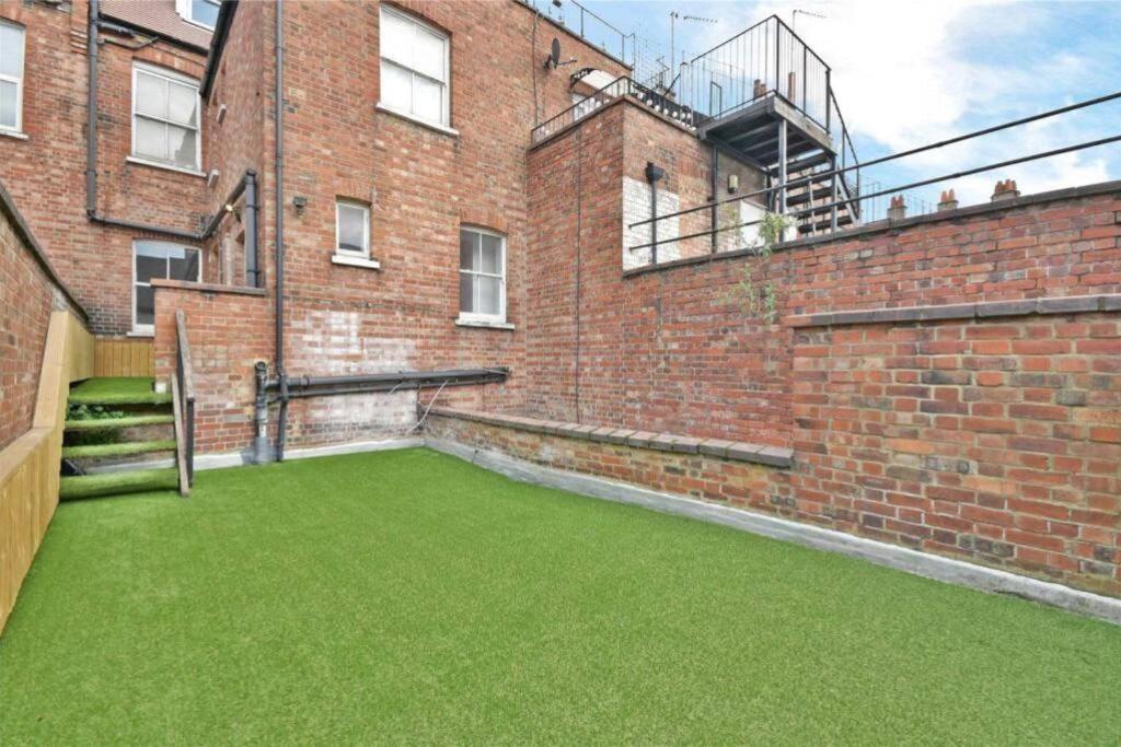 Luxury 3 Bed Apartment - Huge Outdoor Terrace & Amazing Transport Links London Exterior foto